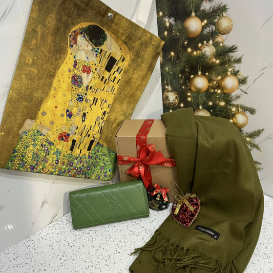 Коледна кутия "Целувката"